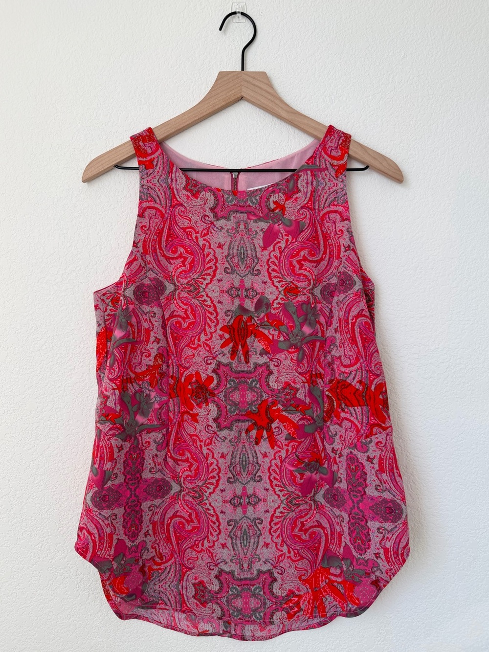 Cabi Jubilee Red Paisley Tank Top Sleeveless Blouse Lined Back Zip Size Small